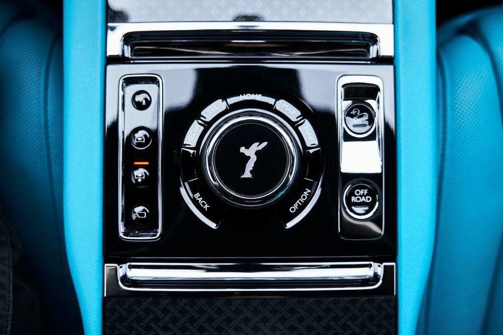 Used 2025 Rolls-Royce Cullinan Black Badge AWD/4WD image 71
