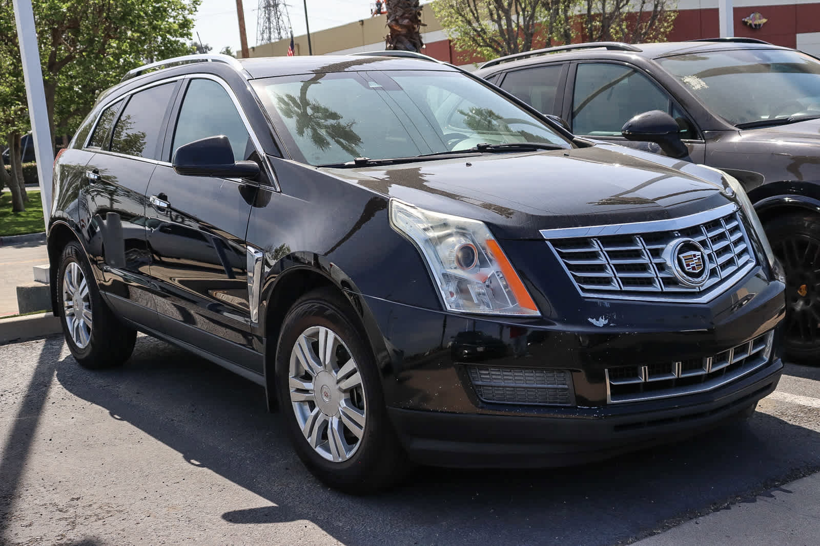 Used 2014 Cadillac SRX Luxury w/ Driver Awareness Package image 2