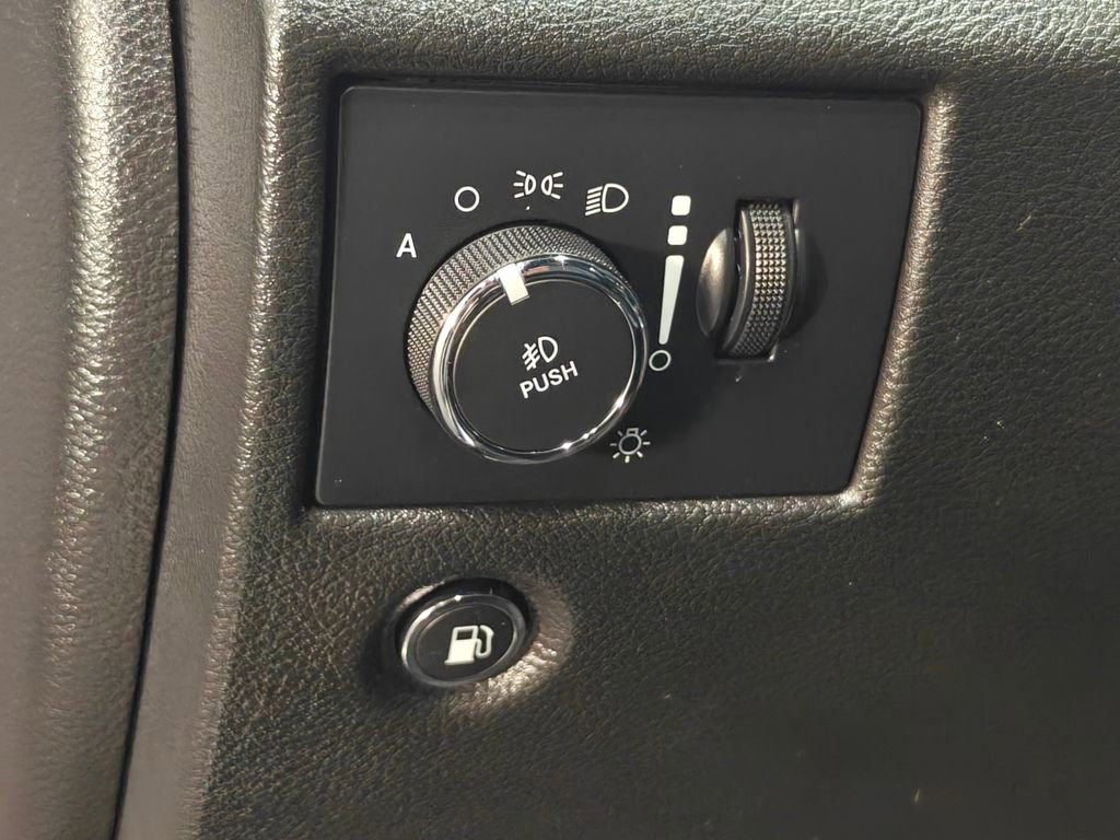 Used 2021 Jeep Grand Cherokee Limited image 46