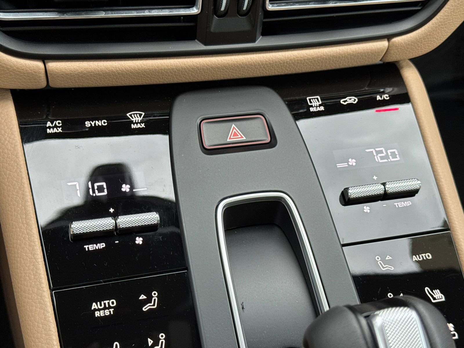 Certified 2025 Porsche Macan image 24