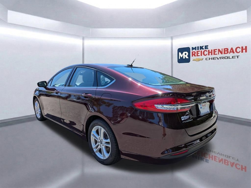 Used 2018 Ford Fusion SE w/ Fusion SE Technology Package FWD image 5