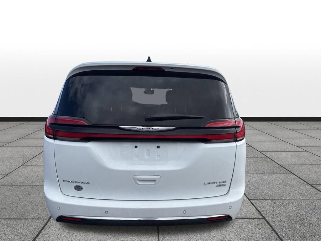 Used 2024 Chrysler Pacifica Limited AWD/4WD image 6