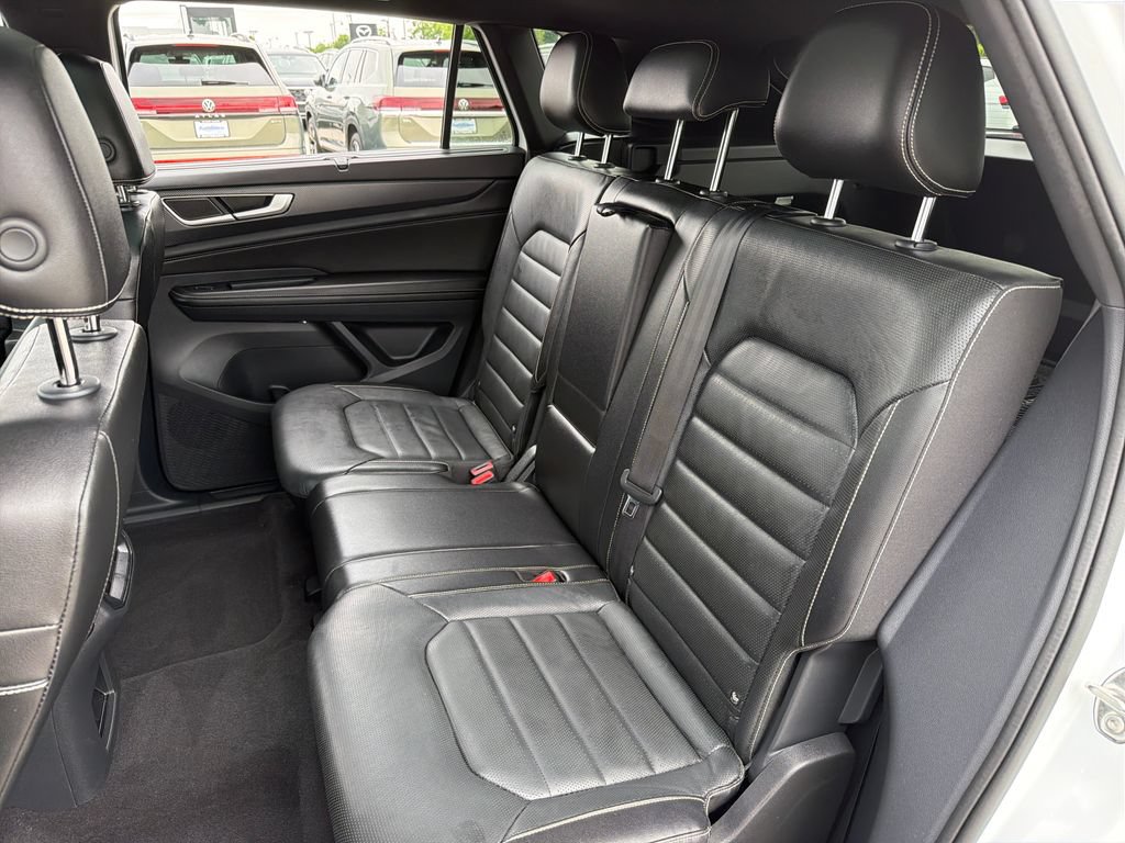 Certified 2024 Volkswagen Atlas Cross Sport SEL R-Line AWD/4WD image 23