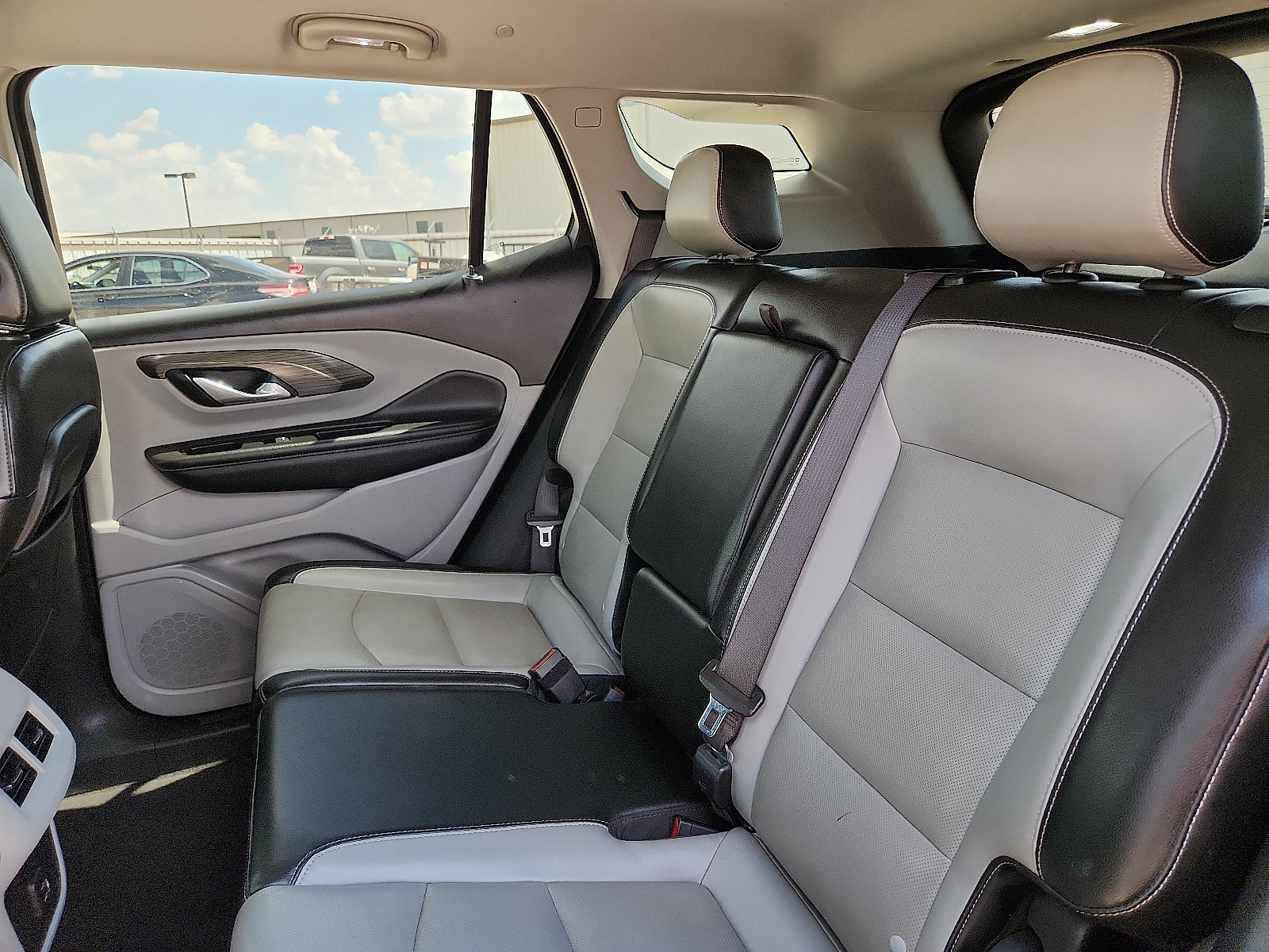 Used 2022 GMC Terrain SLT AWD/4WD image 11