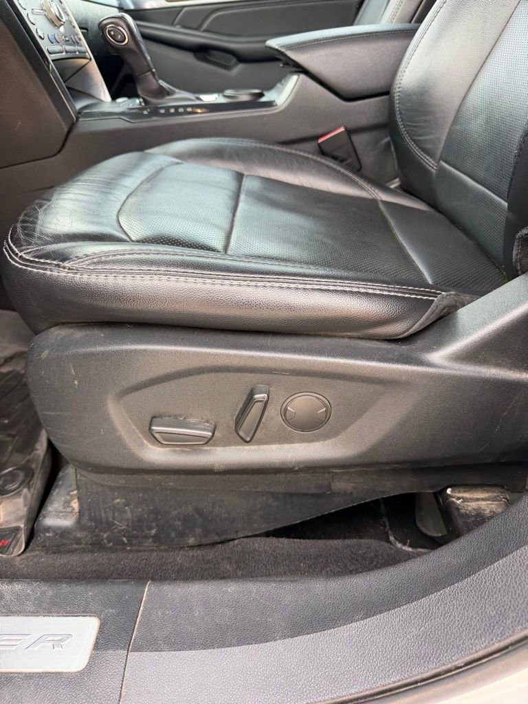 Used 2019 Ford Explorer Limited w/ Ford Safe & Smart Package FWD image 12