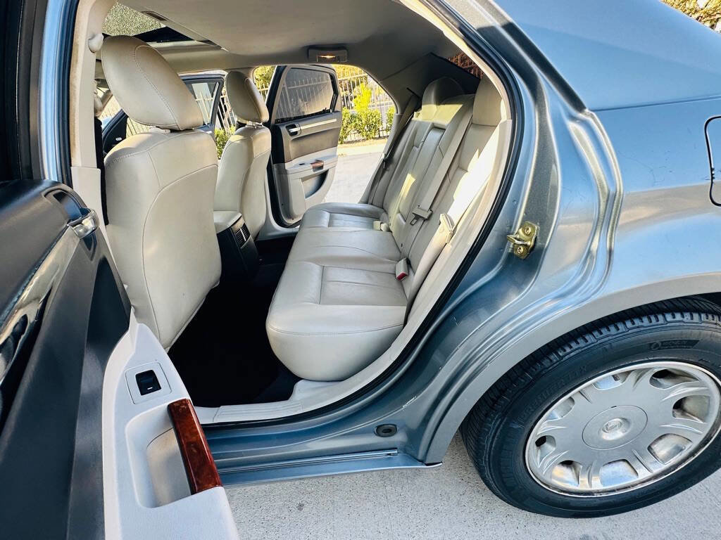 Used 2006 Chrysler 300 Touring image 16