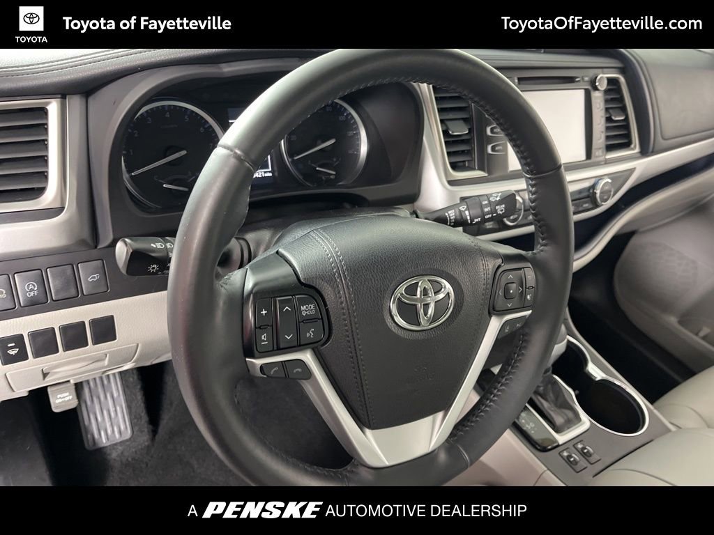 Used 2019 Toyota Highlander XLE FWD image 28