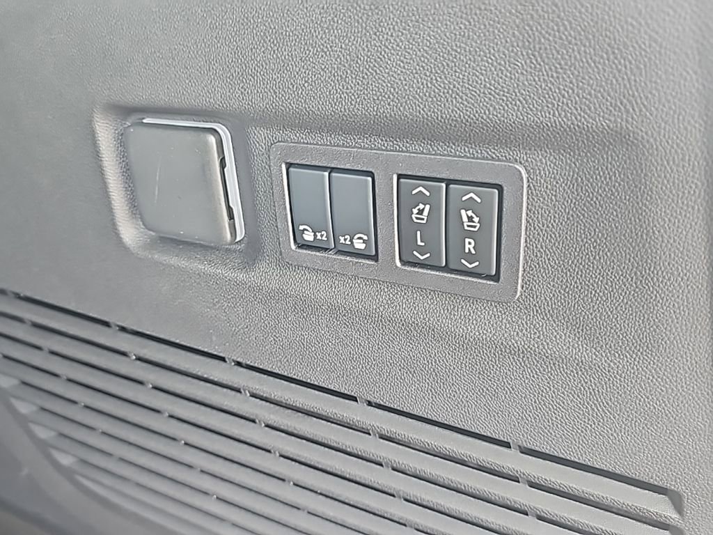 Used 2026 GMC Yukon XL Denali w/ Sun & Power Step Package image 8