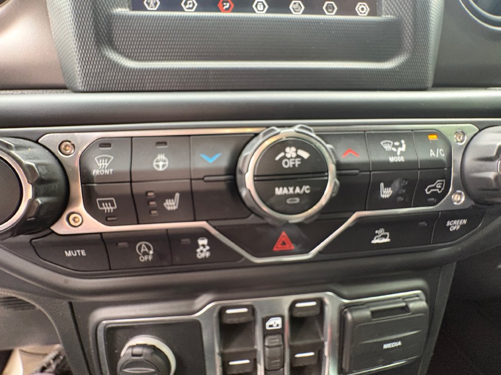 Certified 2022 Jeep Gladiator Sport AWD/4WD image 24