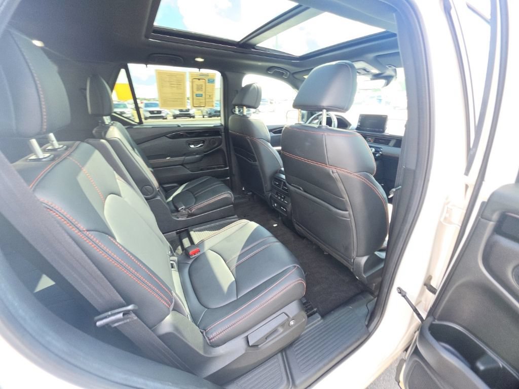 Certified 2023 Honda Pilot TrailSport image 32