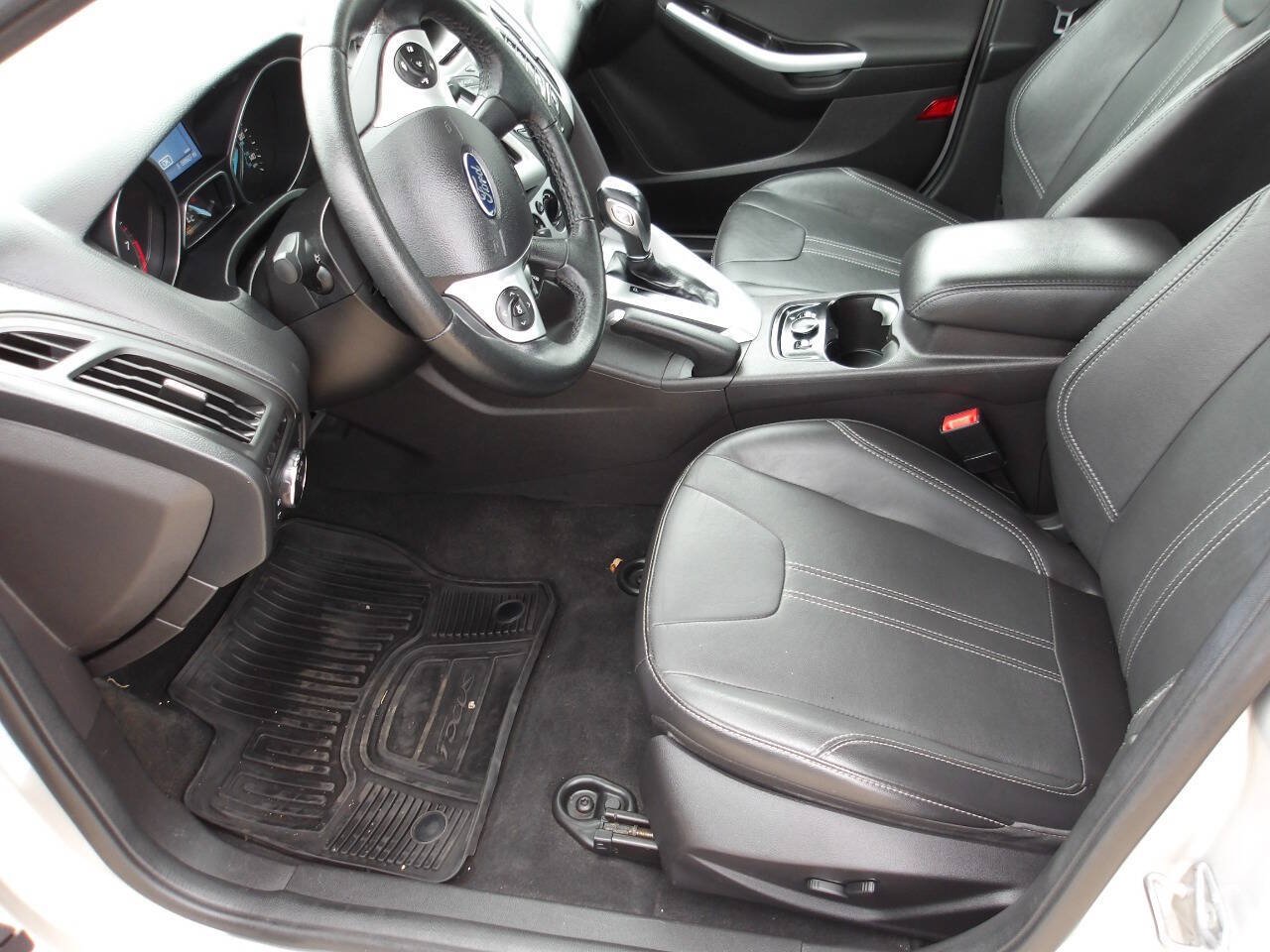 Used 2014 Ford Focus SE w/ Equipment Group 201A FWD image 5
