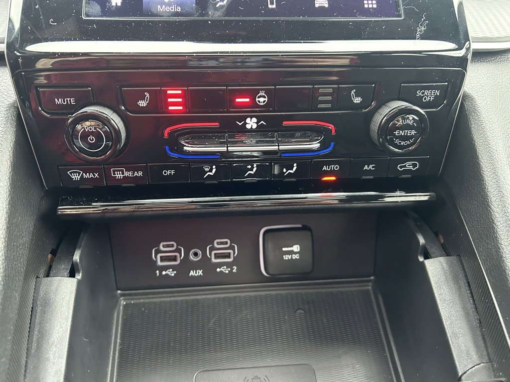 Used 2025 Jeep Grand Cherokee L Laredo w/ Luxury Tech Group I image 24