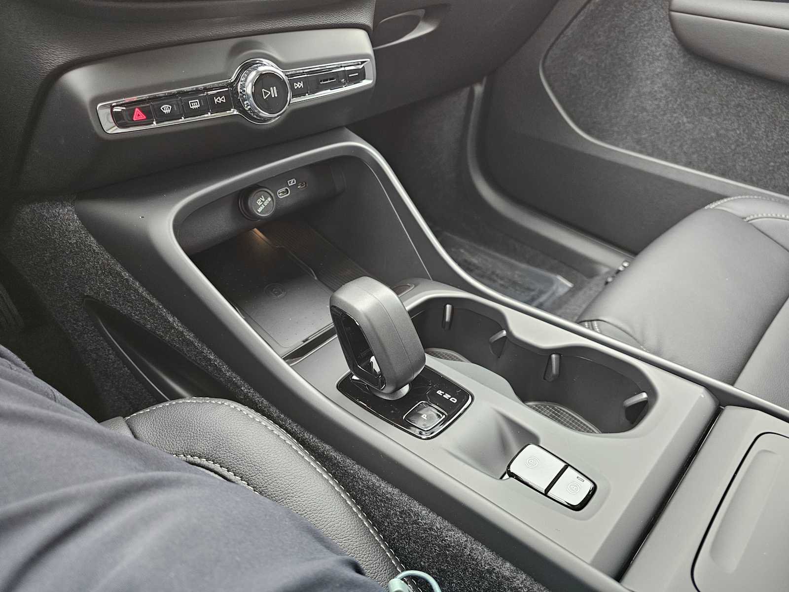 New 2026 Volvo XC40 B5 Core w/ Climate Package image 30