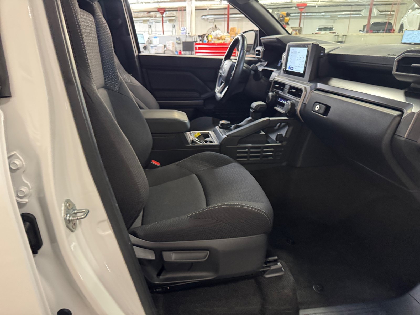 Certified 2025 Toyota 4Runner SR5 AWD/4WD image 19
