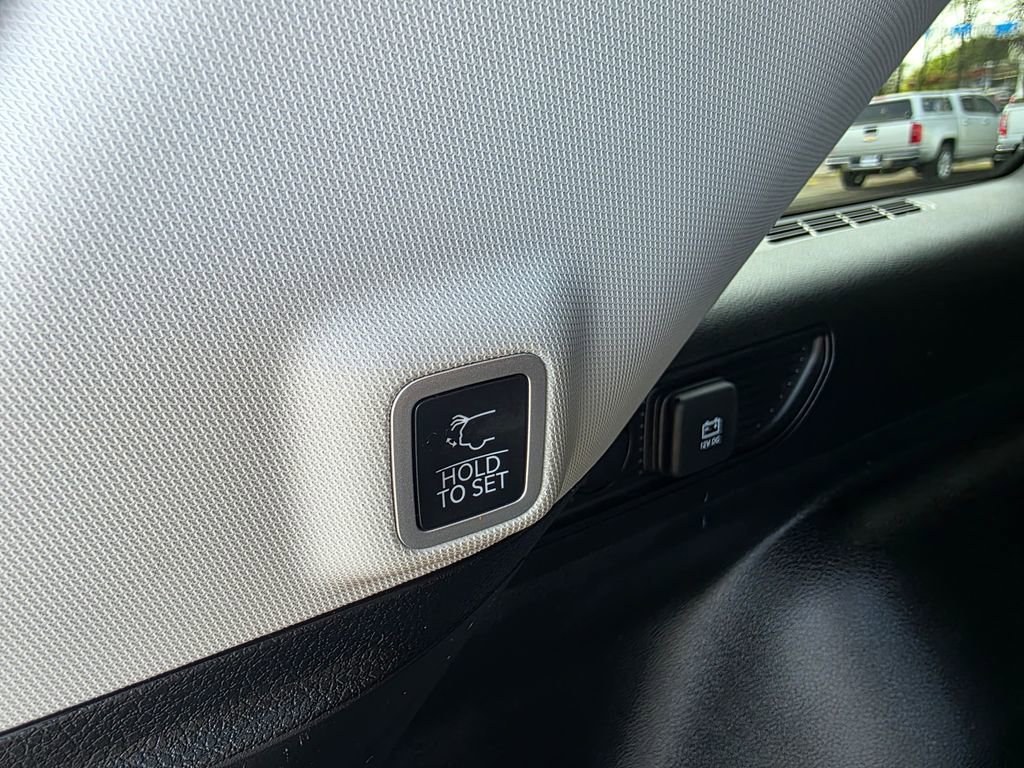 Used 2023 Jeep Grand Cherokee Laredo w/ Luxury Tech Group I image 24