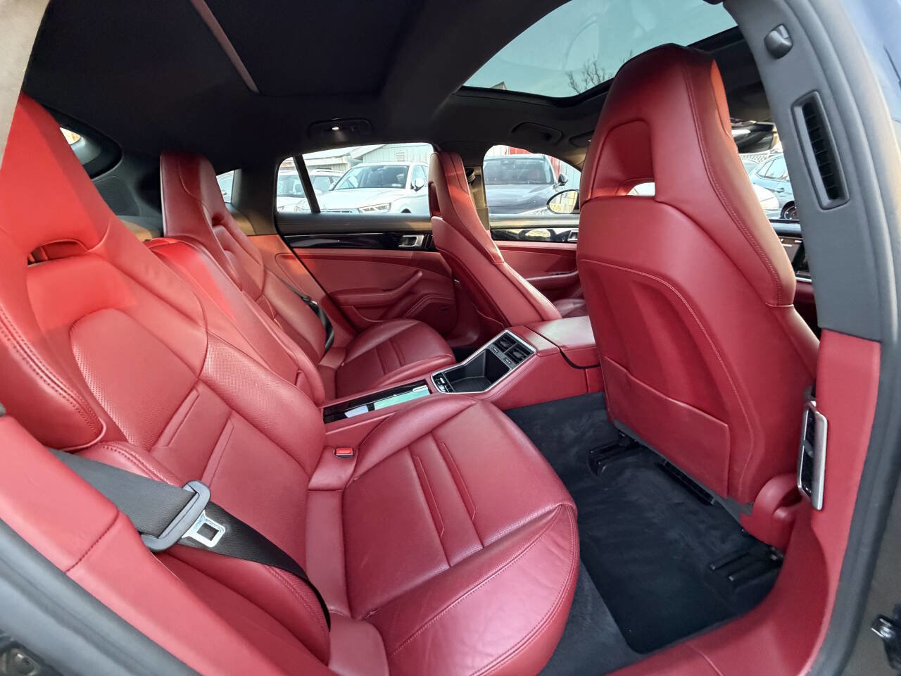 Used 2017 Porsche Panamera image 16