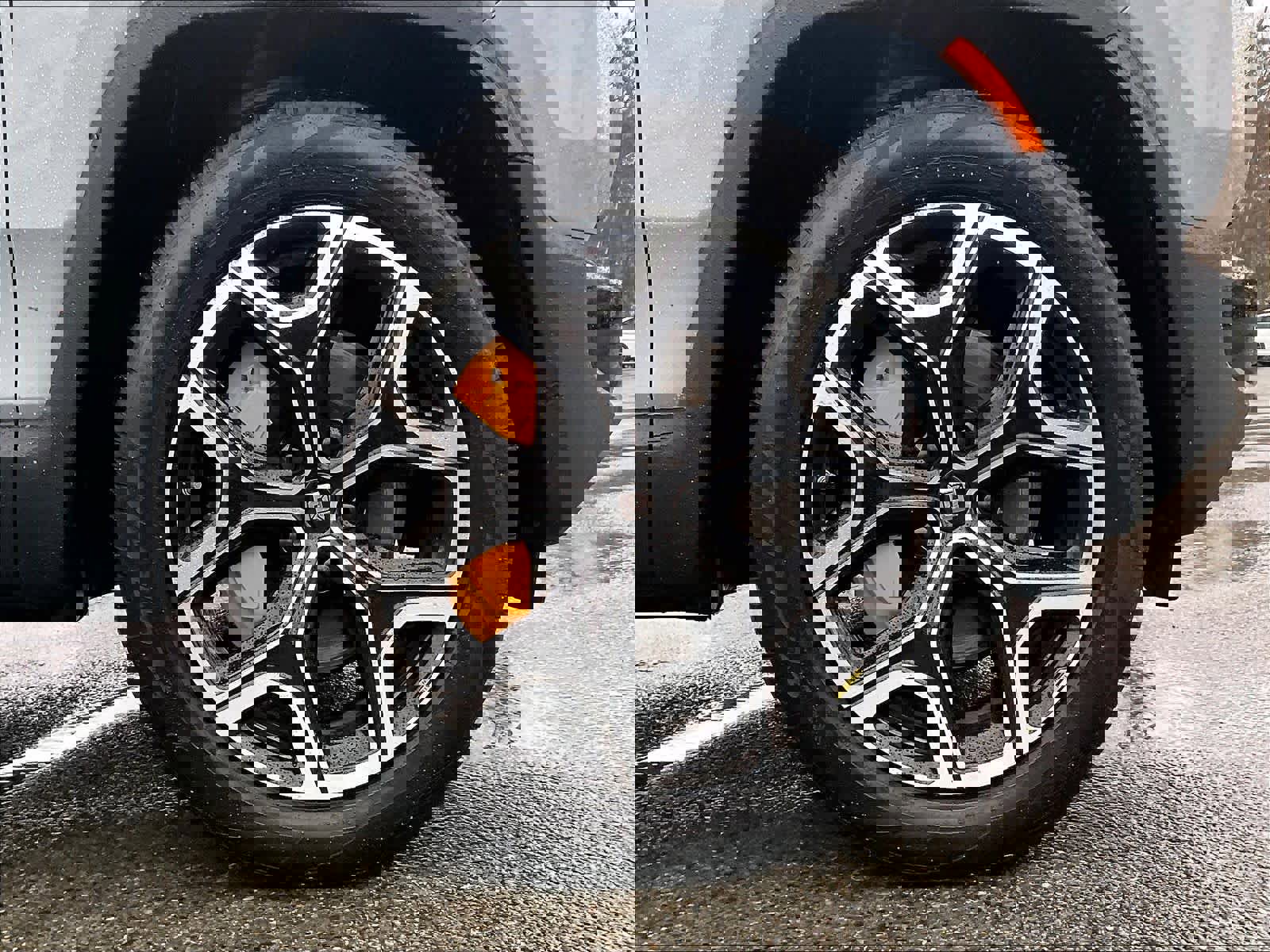 Used 2023 Rivian R1S Adventure image 7