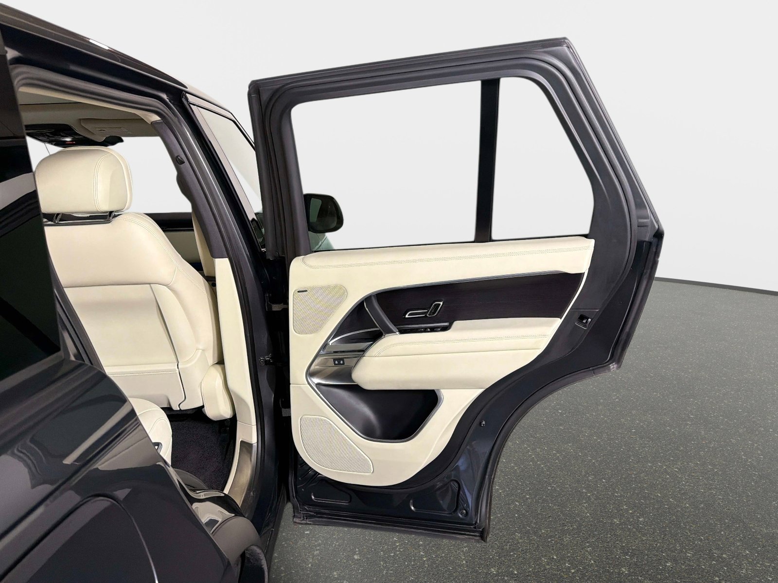 Used 2023 Land Rover Range Rover SE image 26