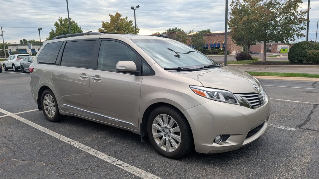 Used 2015 Toyota Sienna Limited Premium w/ Advanced Technology Package FWD image 1