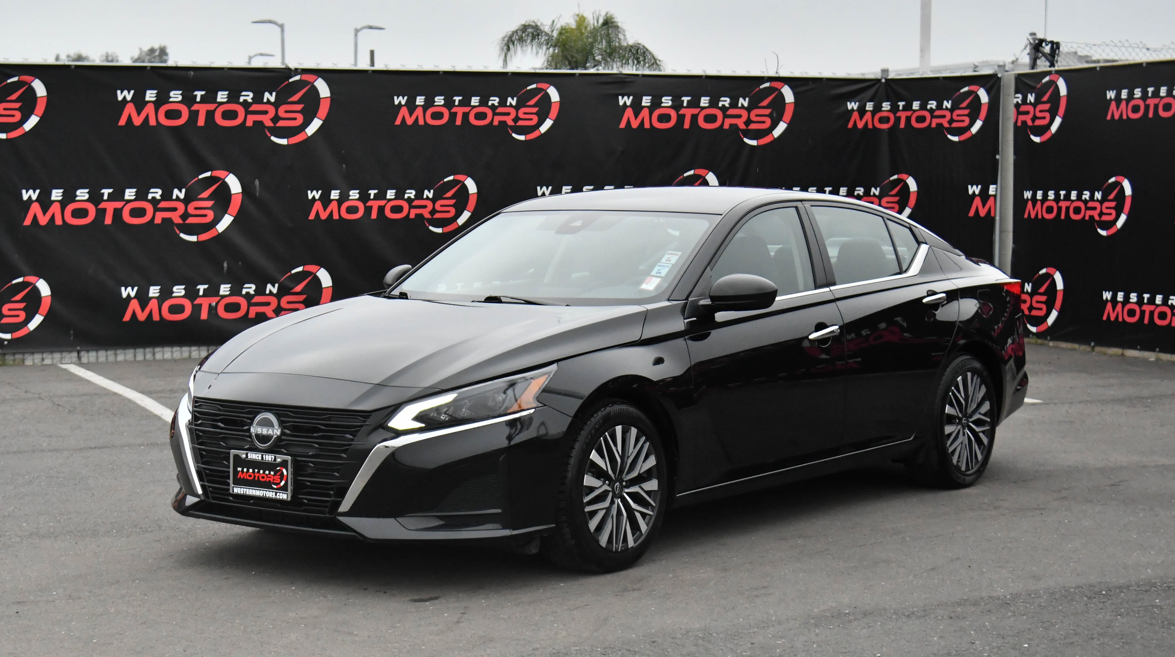 Used 2024 Nissan Altima 2.5 SV image 3