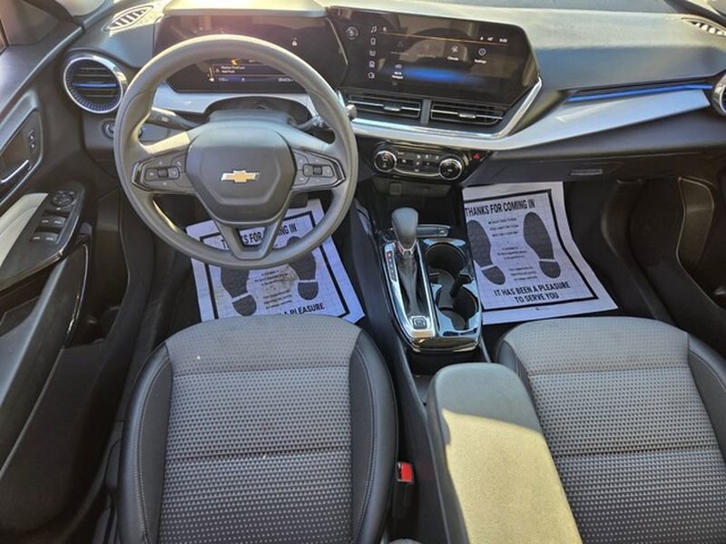 Used 2025 Chevrolet Trax LT image 8