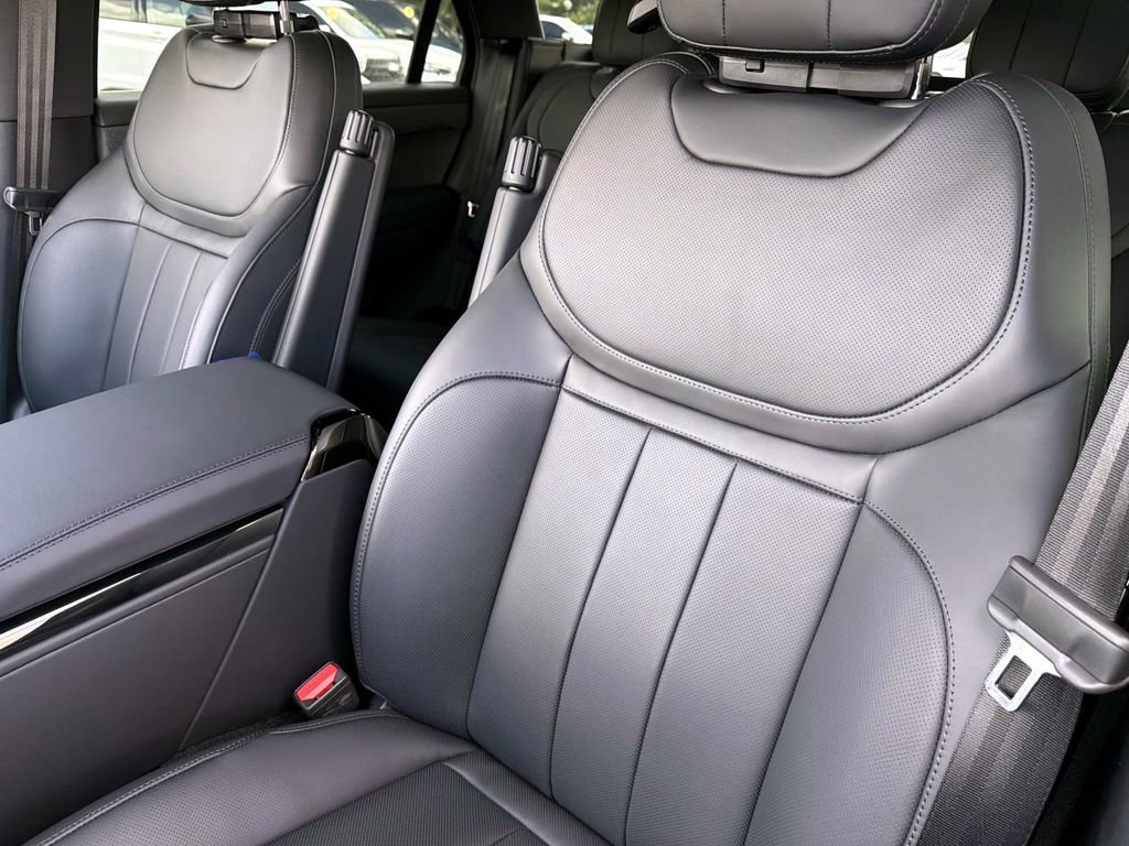 New 2026 Land Rover Range Rover Sport SE AWD/4WD image 18