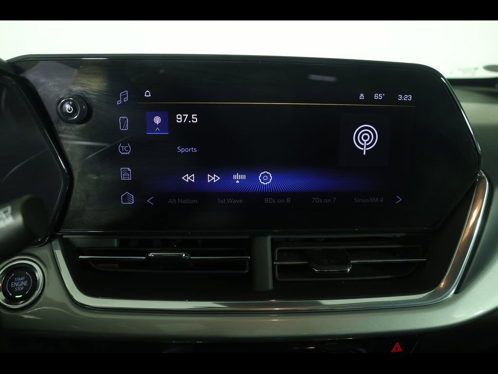 Used 2025 Chevrolet Trax LT w/ LT Convenience Package image 23