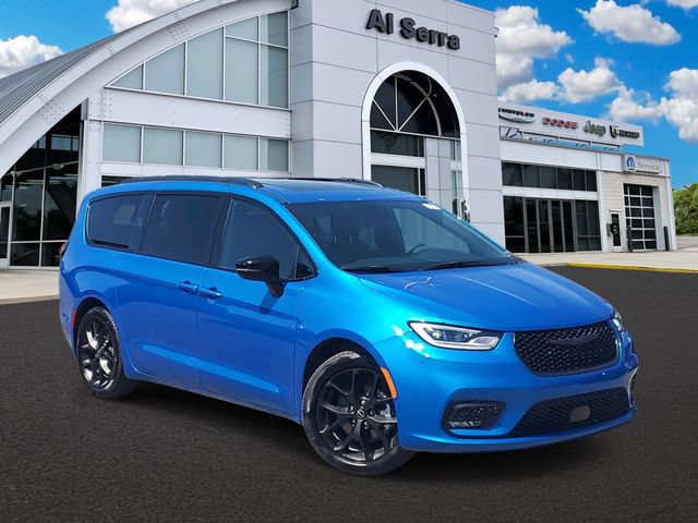 New 2026 Chrysler Pacifica Select w/ S Appearance Package FWD image 1