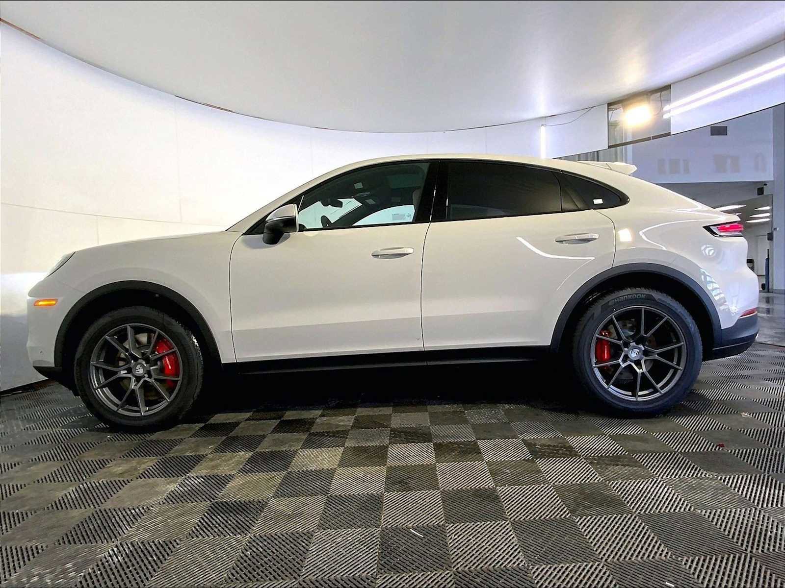 New 2026 Porsche Cayenne S image 2