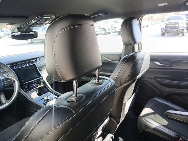 Used 2023 Jeep Grand Cherokee L Laredo image 29