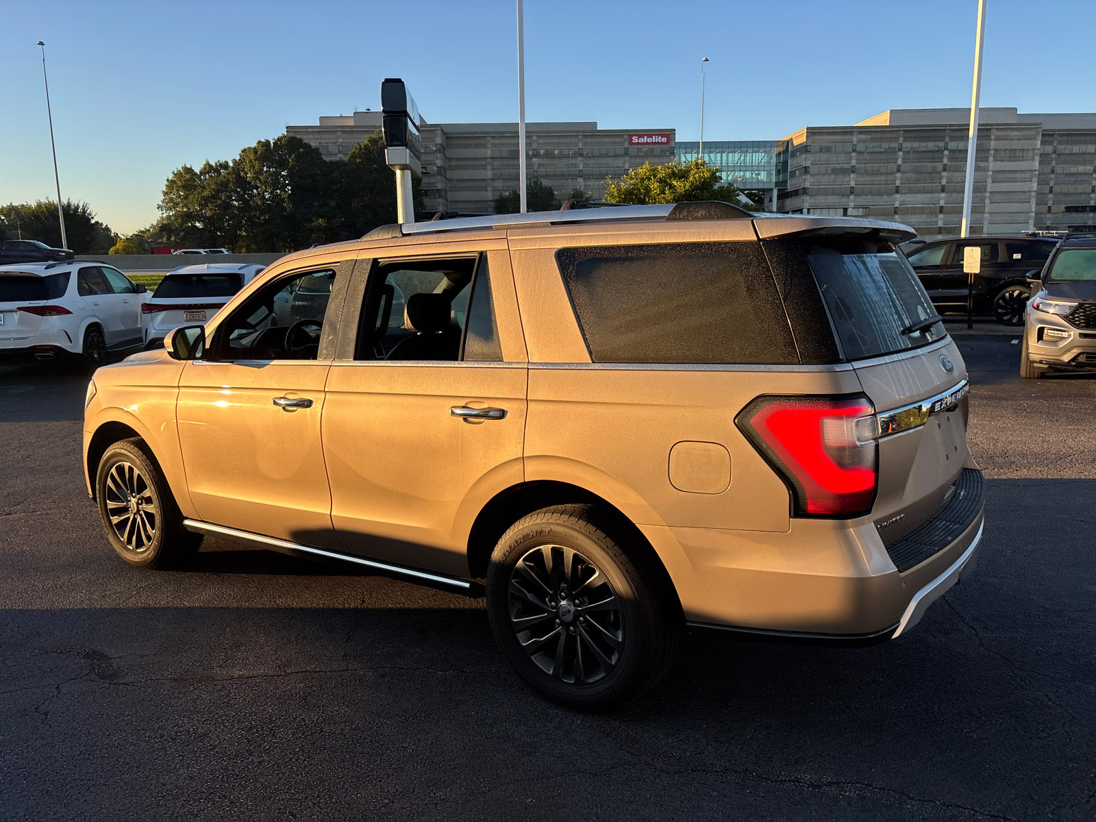 Used 2020 Ford Expedition Limited w/ Equipment Group 301A AWD/4WD image 5