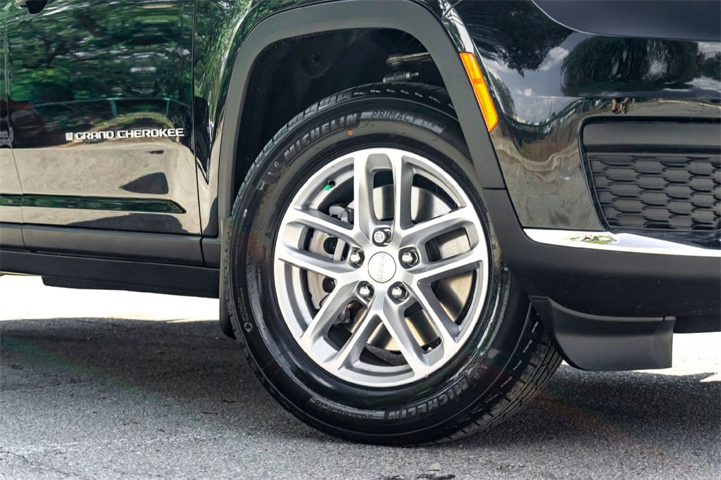 New 2025 Jeep Grand Cherokee L Laredo w/ Luxury Tech Group I image 2