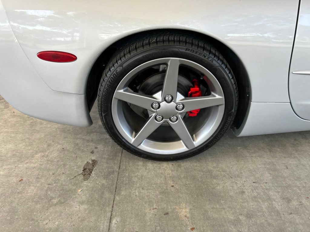 Used 2000 Chevrolet Corvette Coupe w/ Roof Pkg RWD image 18