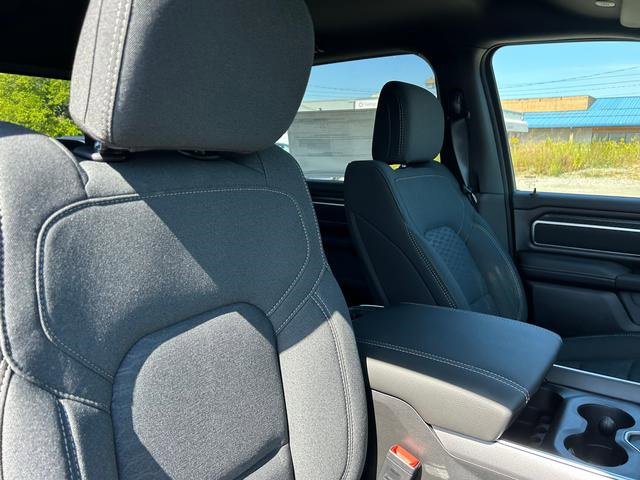 New 2026 RAM 1500 4x4 Crew Cab image 32