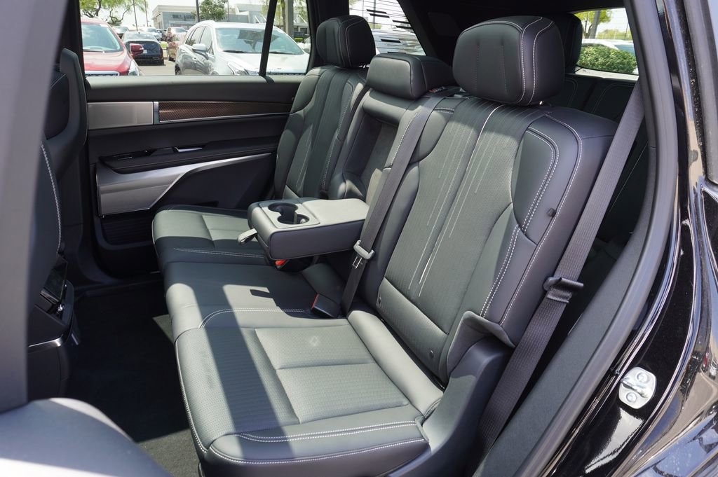 New 2026 Cadillac Vistiq Luxury AWD/4WD image 8