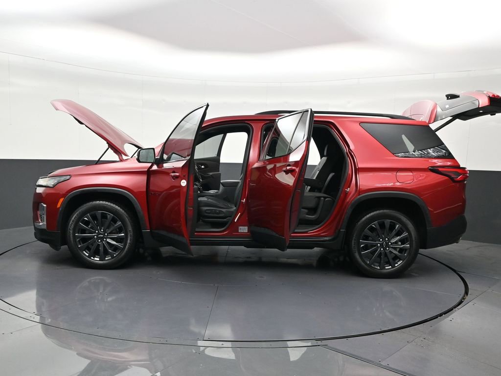 Used 2023 Chevrolet Traverse RS image 34