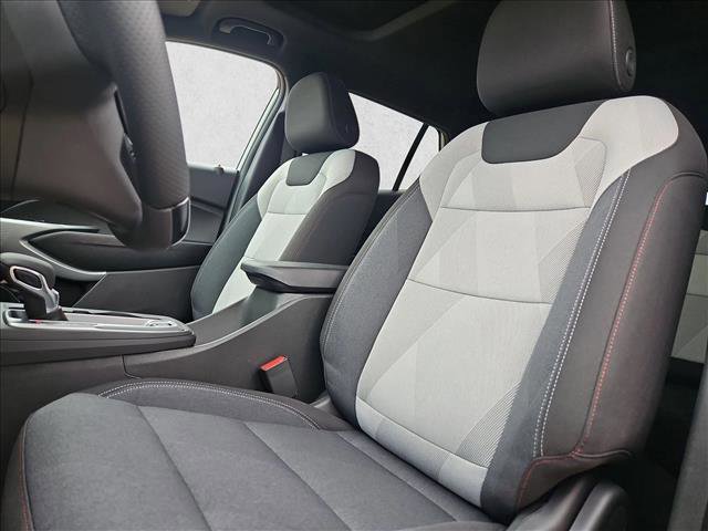 New 2026 Chevrolet Trax RS w/ Sunroof Package image 4