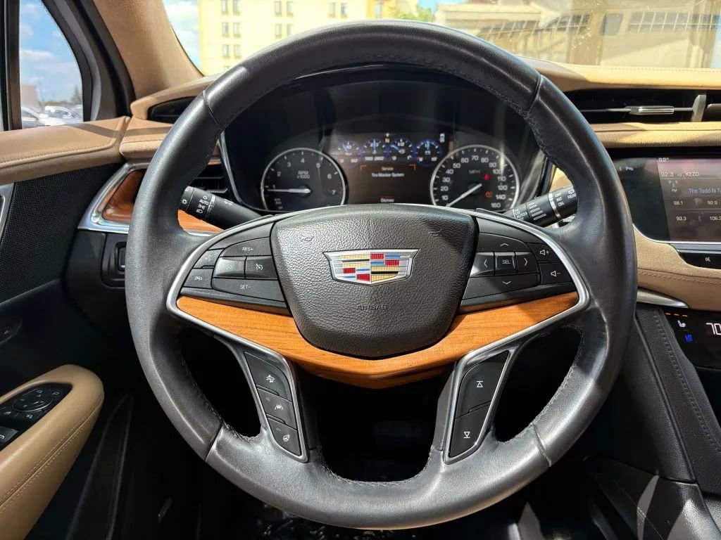 Used 2017 Cadillac XT5 Platinum AWD/4WD image 14