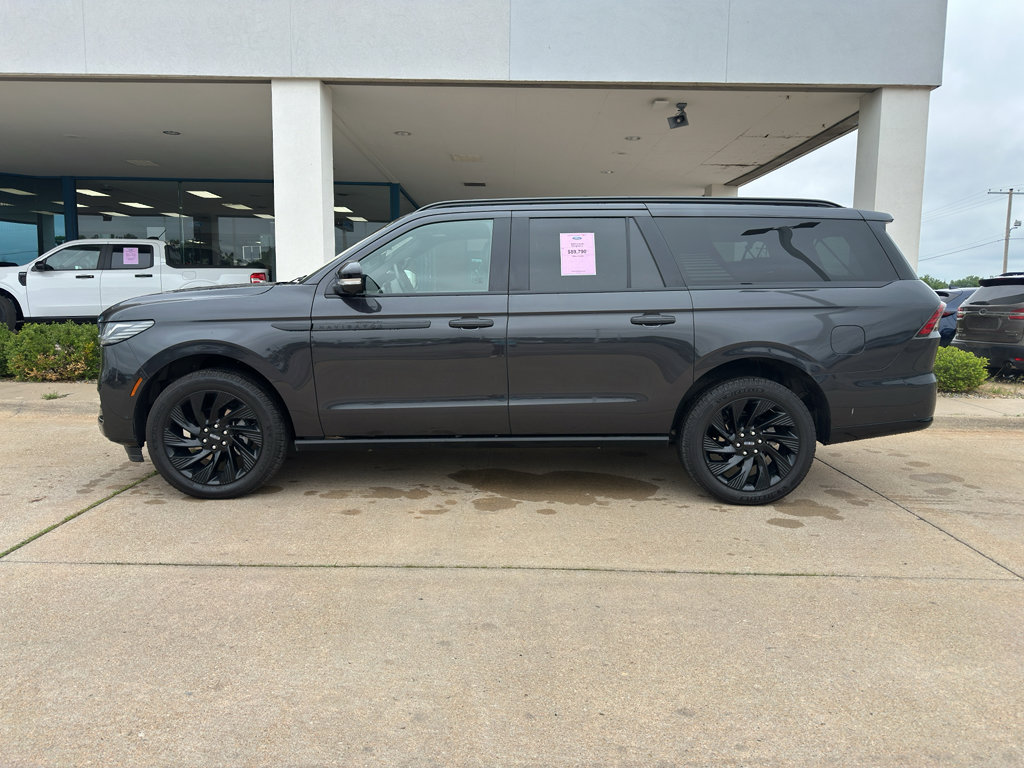 Used 2025 Lincoln Navigator L Reserve w/ Jet Appearance Package AWD/4WD image 4