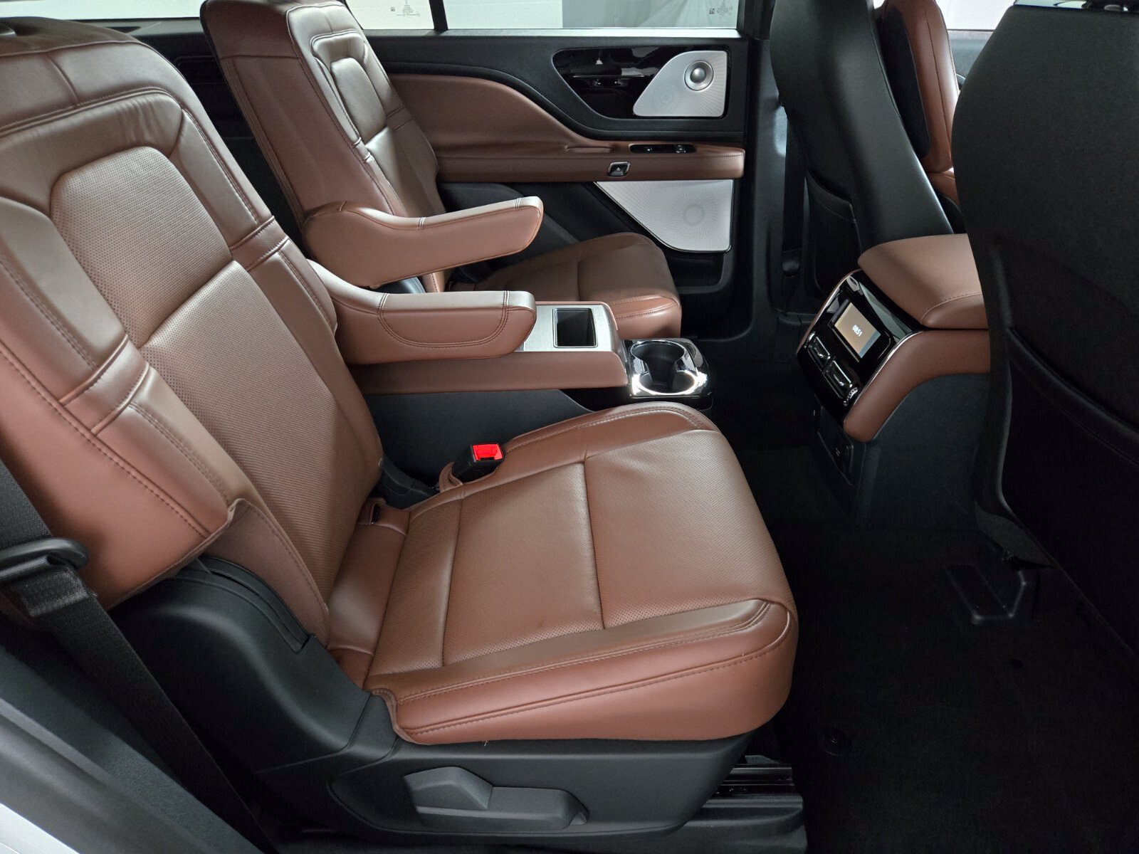 New 2026 Lincoln Aviator Reserve w/ Luxury Package RWD image 19