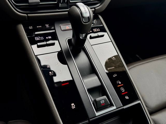 Certified 2023 Porsche Macan image 27