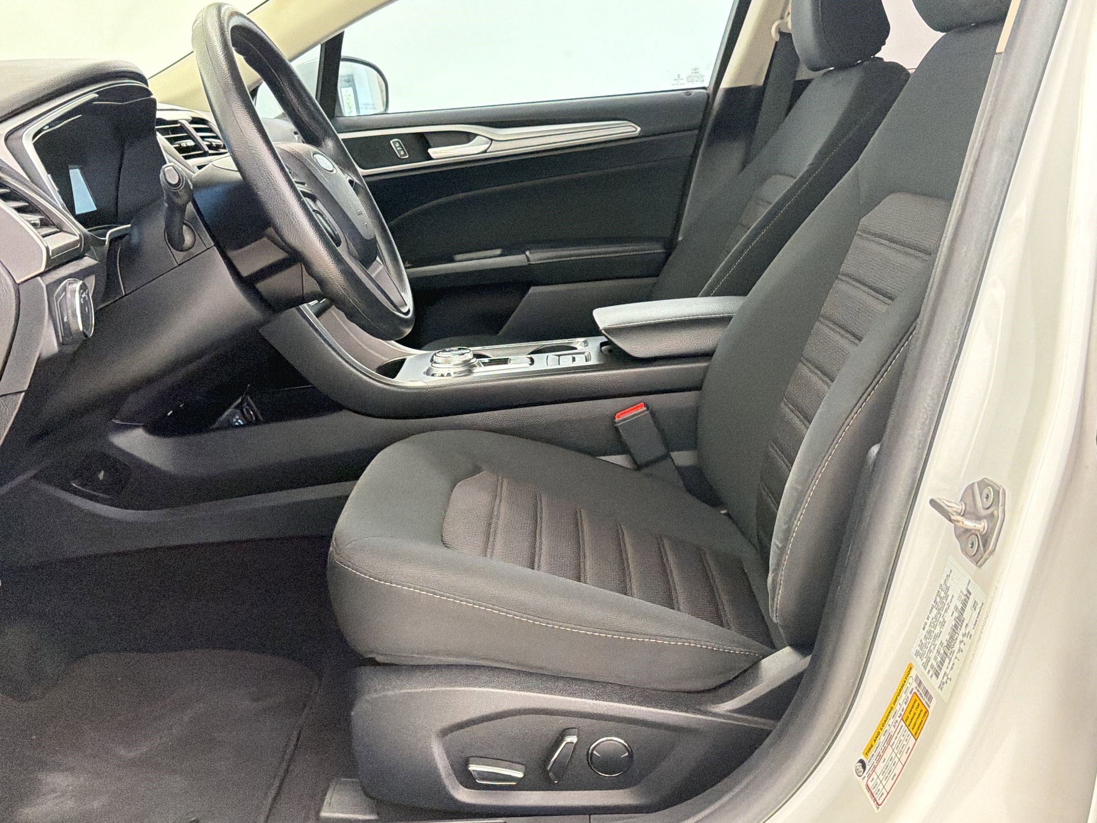 Certified 2020 Ford Fusion SE image 5