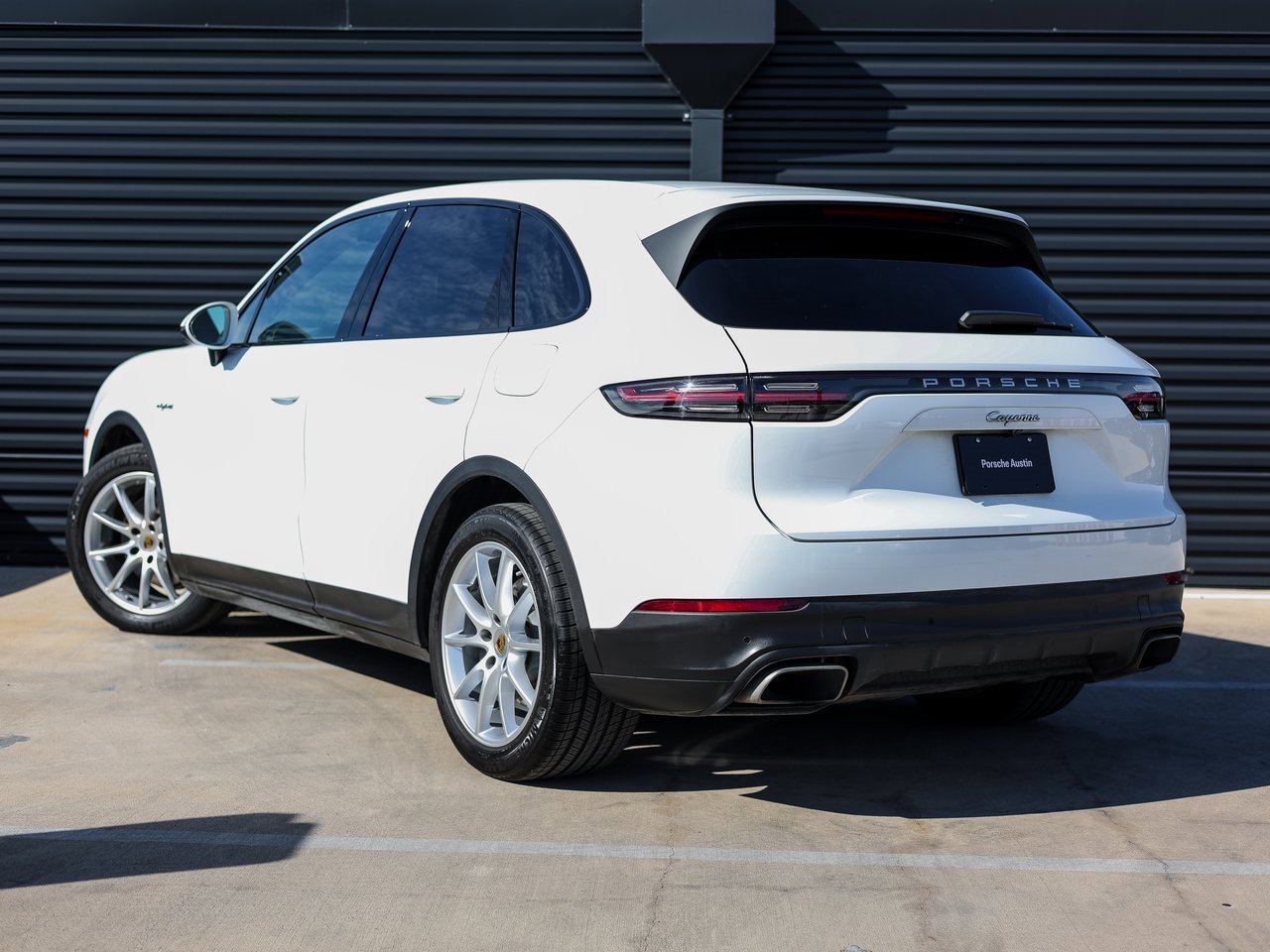Certified 2022 Porsche Cayenne E-Hybrid image 3