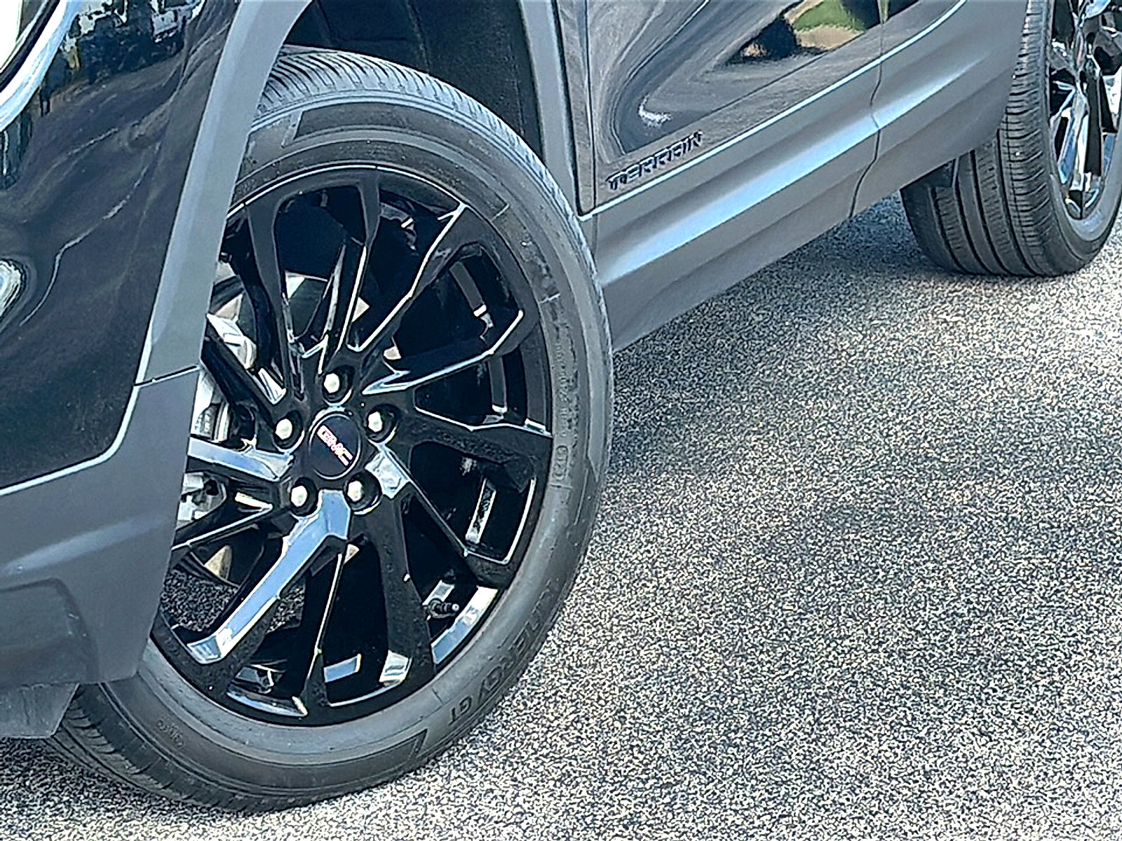 Used 2024 GMC Terrain SLT w/ Elevation Edition AWD/4WD image 3