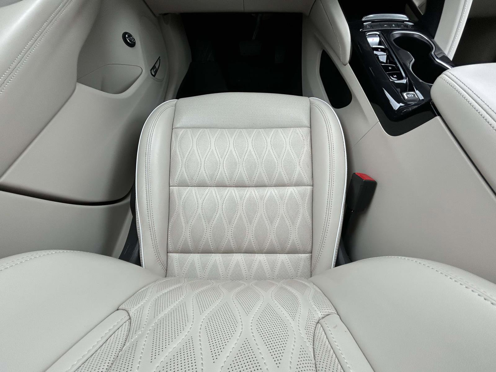 Used 2022 Buick Envision Avenir w/ Technology Package II image 12