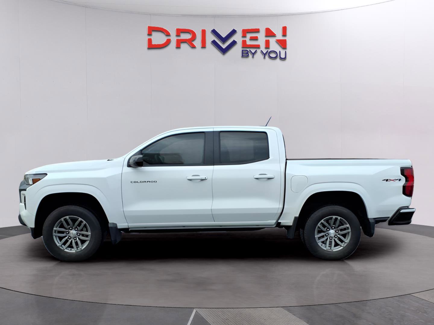 Used 2023 Chevrolet Colorado LT w/ LT Convenience Package II image 2