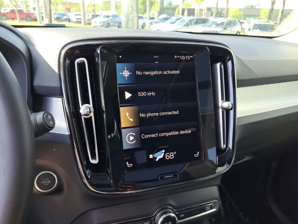 Used 2021 Volvo XC40 T5 Momentum w/ Climate Package image 21