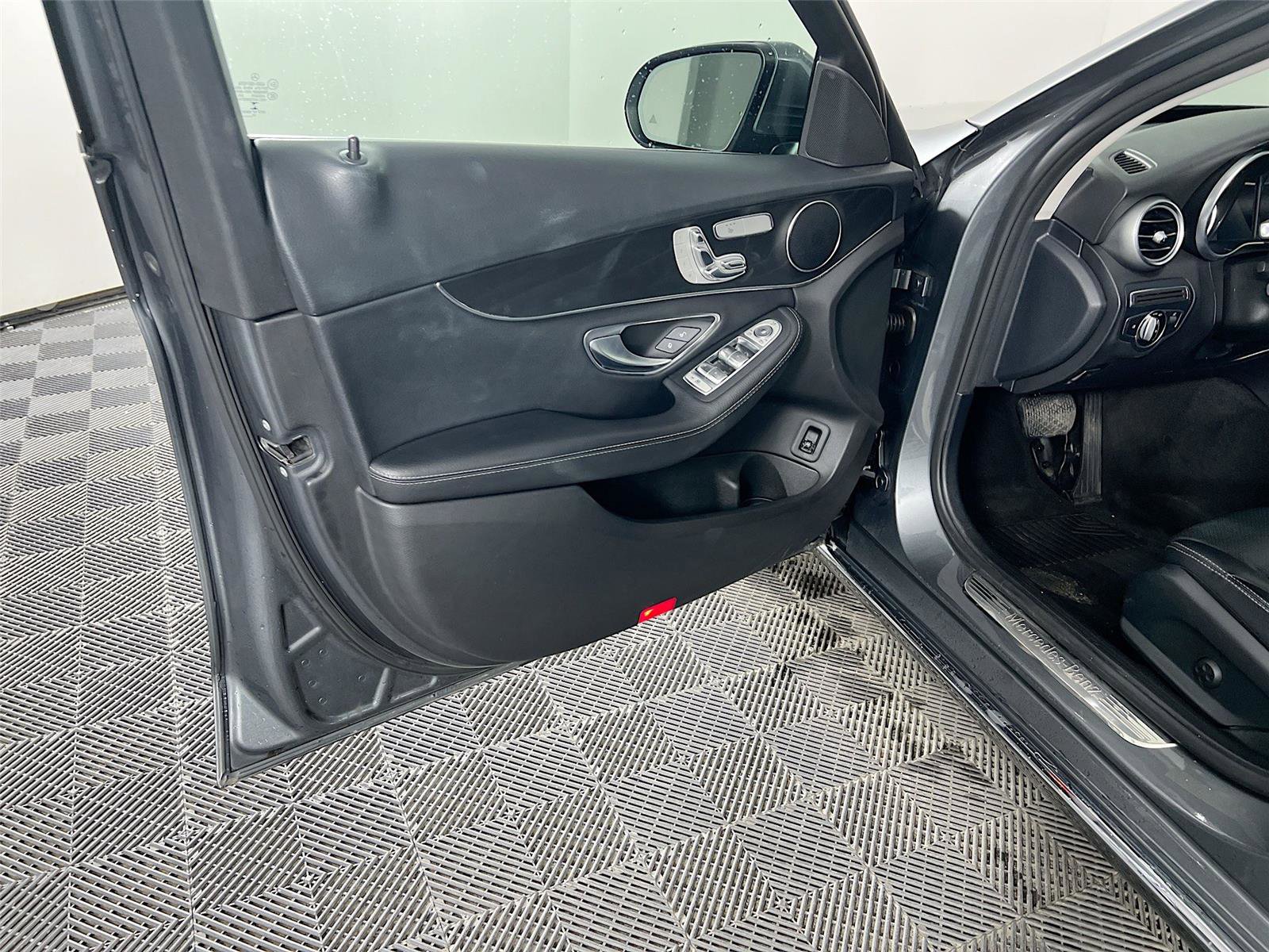 Used 2017 Mercedes-Benz C 300 4MATIC Sedan image 15