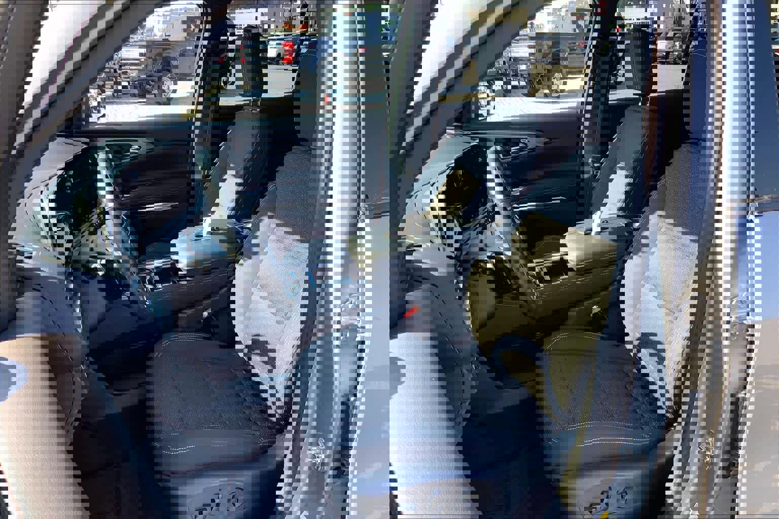 Used 2024 Chevrolet Traverse LT image 8