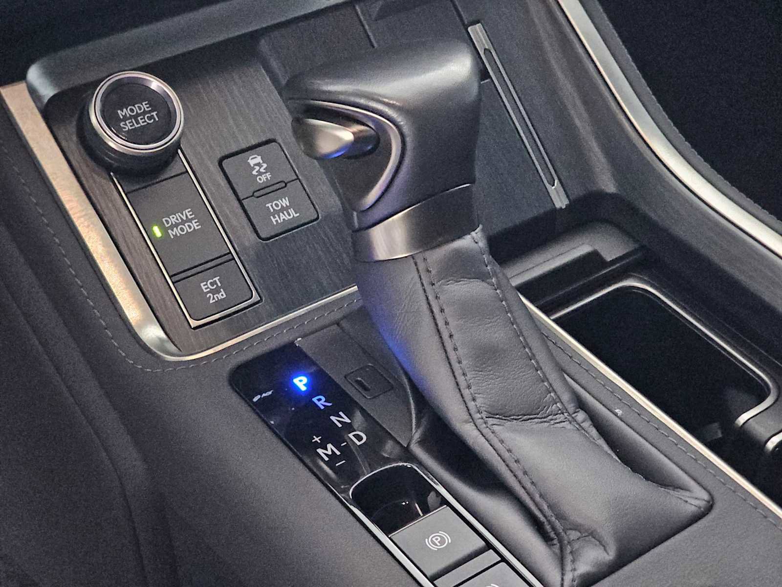 Used 2024 Lexus GX 550 w/ Accessory Package (Z1) image 32